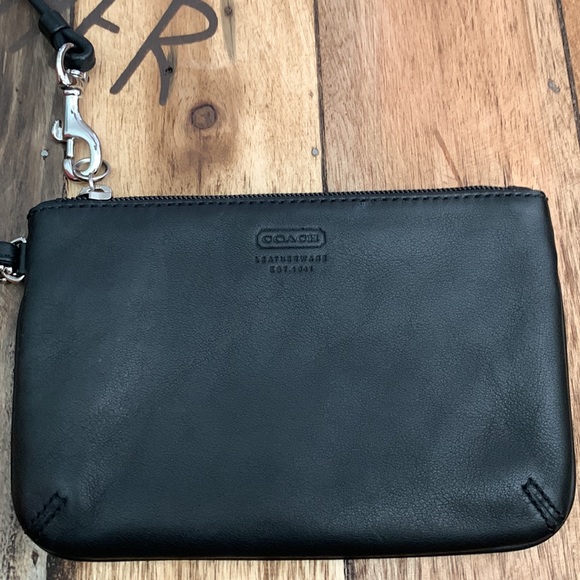Coach wristlet - Picture 2 of 5